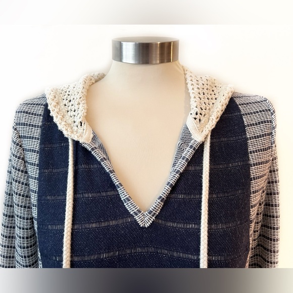 Hem & Thread blue and beige crotchet pocket hoodie sweater women’s size small - Picture 11 of 11